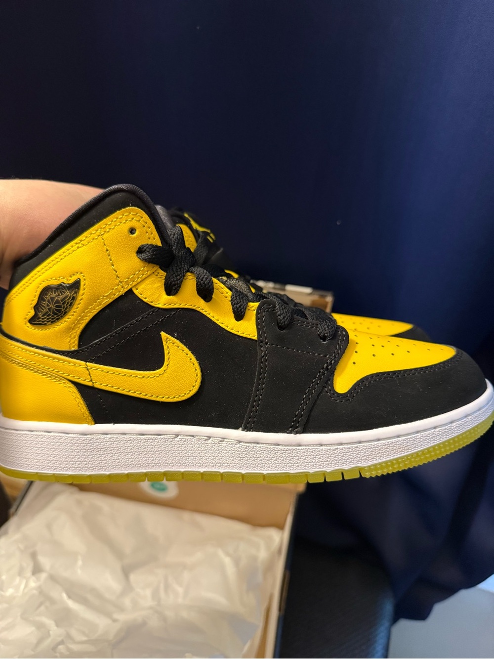 AIR JORDAN 1 MID SE (GS) Boys size 7Y
BRAND NEW - Picture 6 of 15